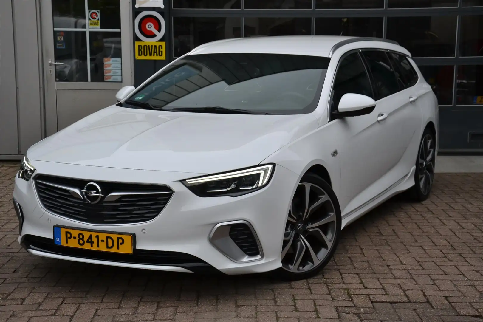 Opel Insignia Sports Tourer GSI 2.0 BiTurbo 245 PK Start/Stop 4x Wit - 1