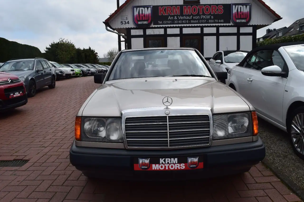 Mercedes-Benz E 230