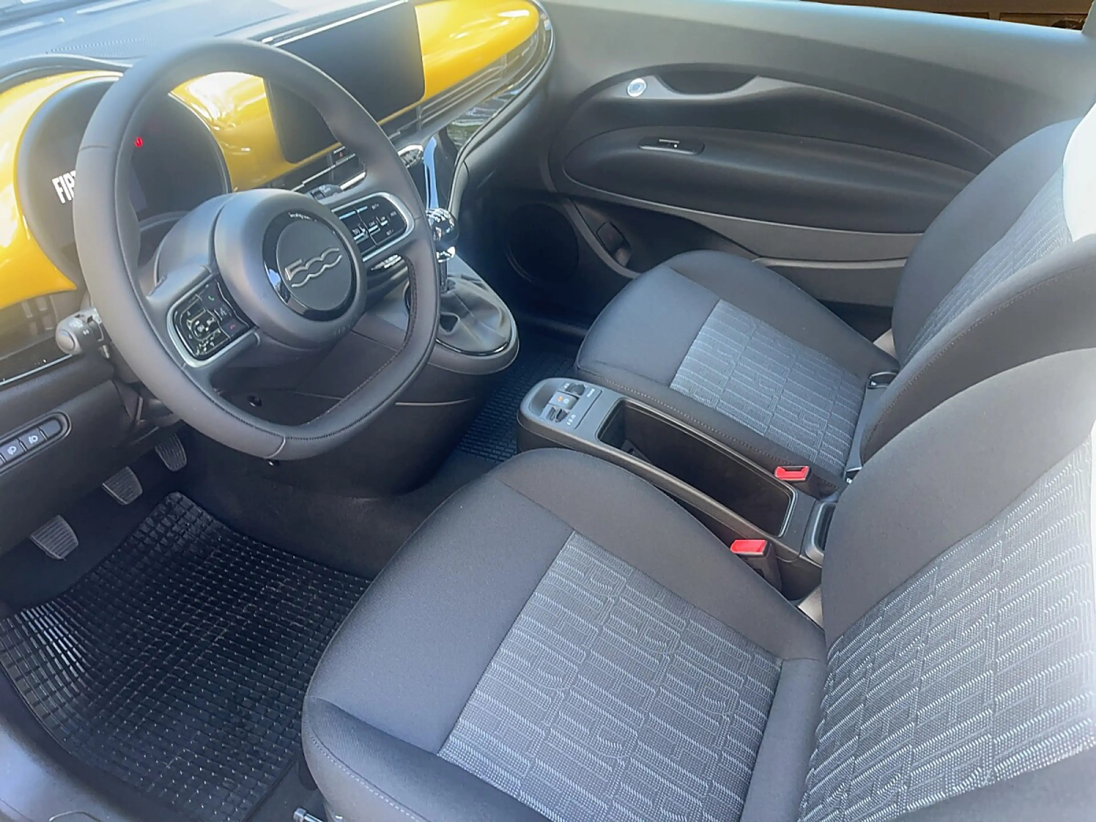 Fiat 500 Hatchback Hybrid Icon € 18.587,30 — photo 4