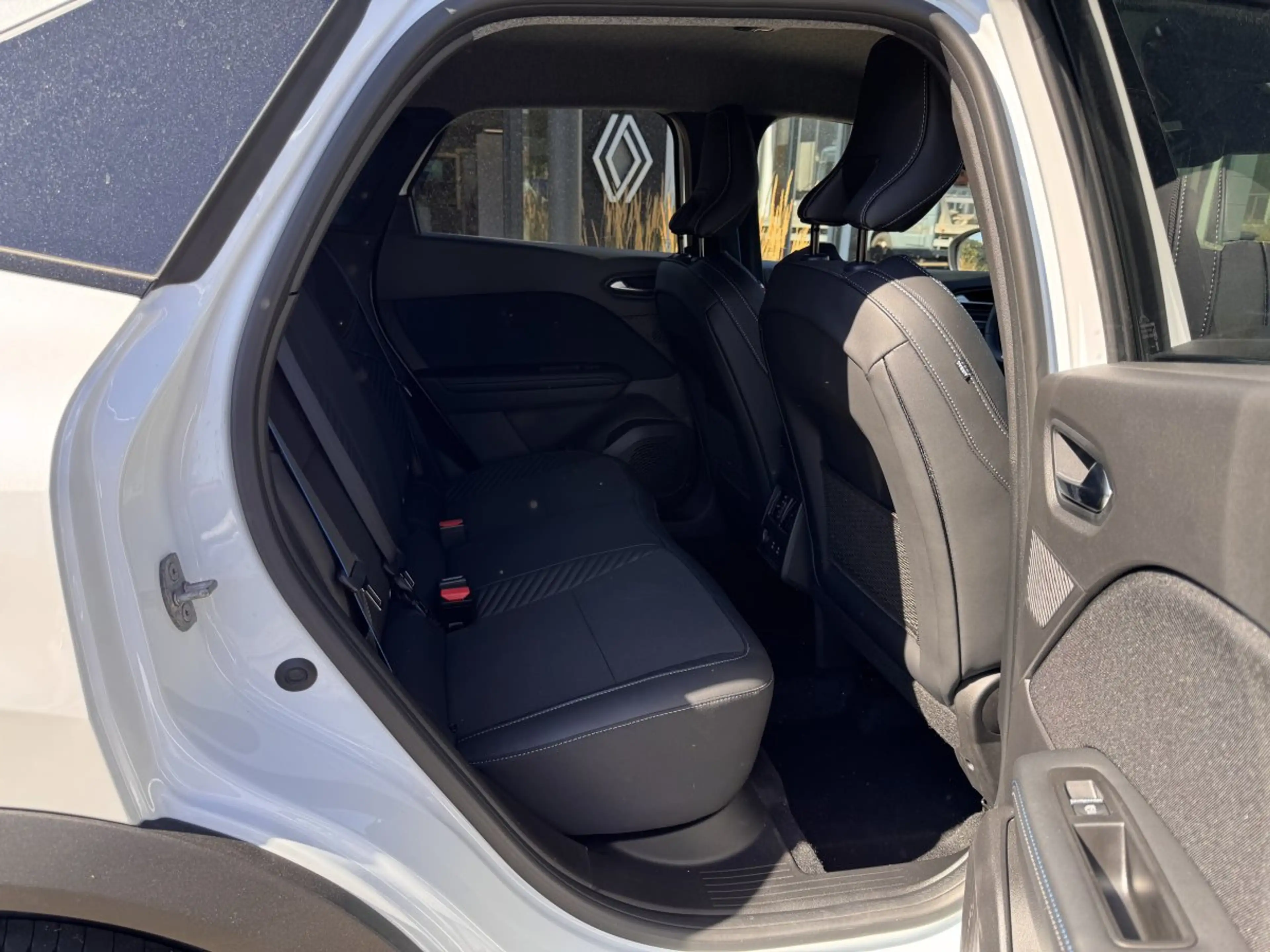 Renault Symbioz Full Hybrid E-Tech 145 Esprit Alpine — photo 12
