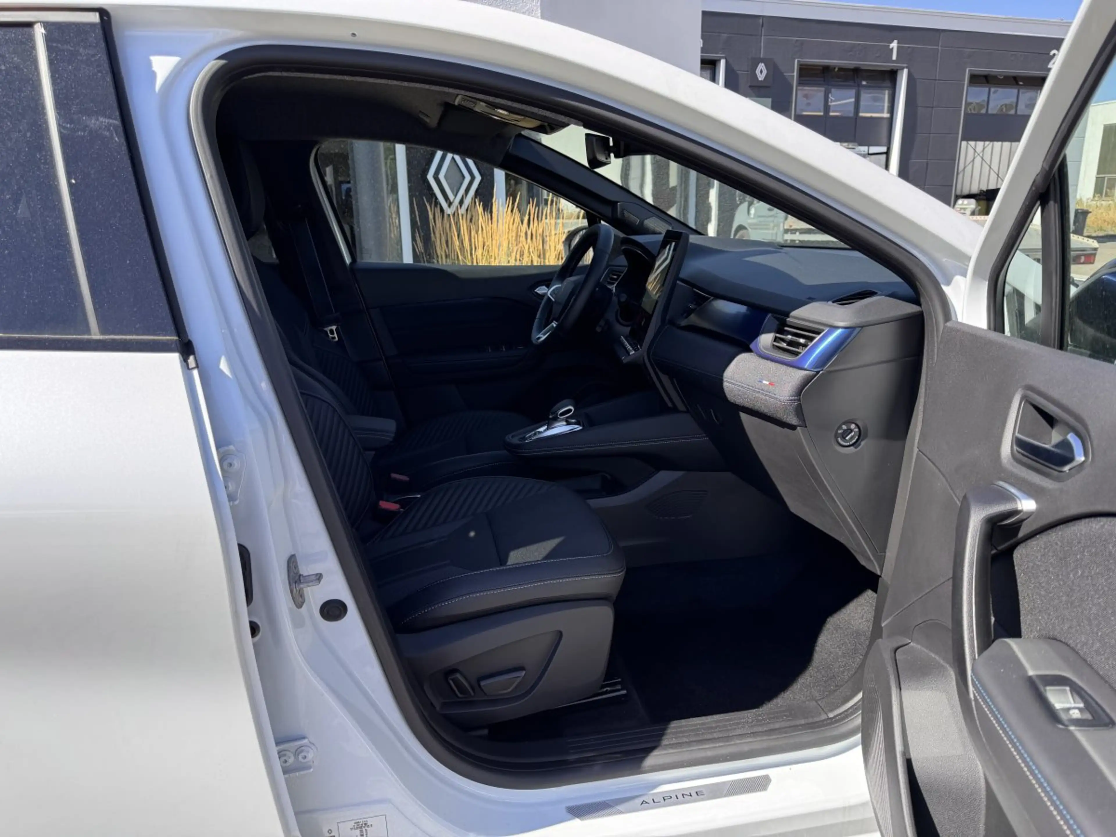 Renault Symbioz Full Hybrid E-Tech 145 Esprit Alpine — photo 11