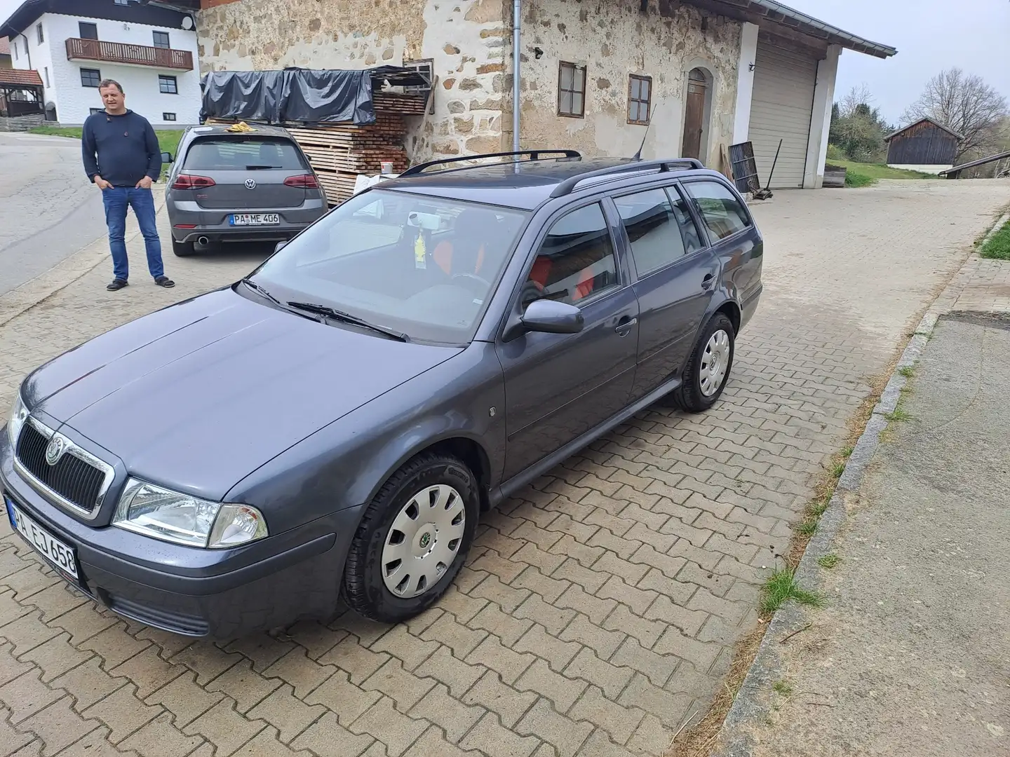 Skoda Octavia 1.6 Combi Tour - 1