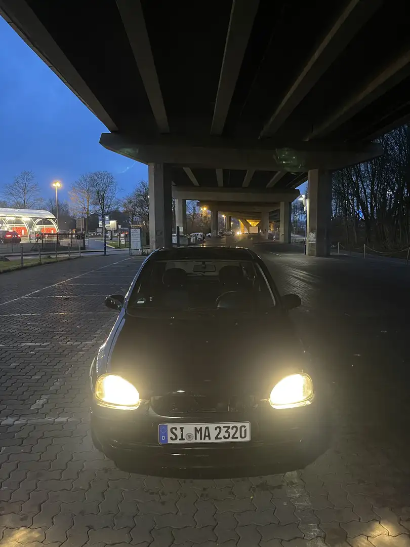 Opel Corsa 16V Edition 100 - 2