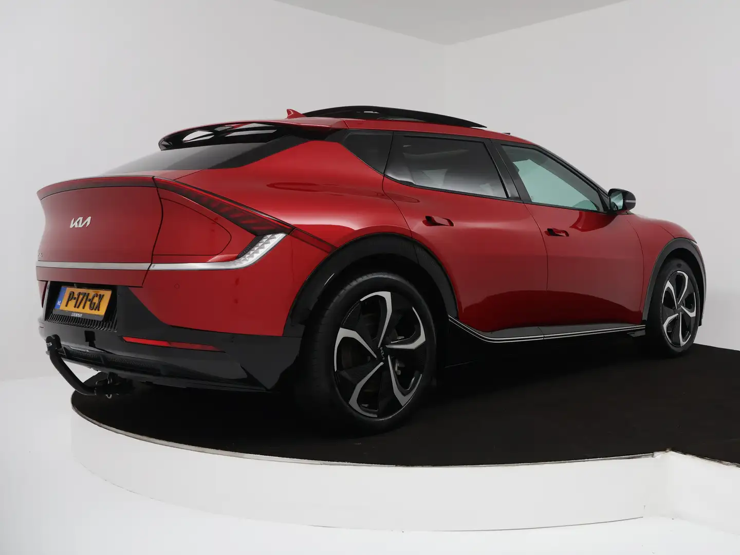 Kia EV6 Plus Advanced 77.4 kWh | Schuif/kanteldak | Stoelv Rood - 2