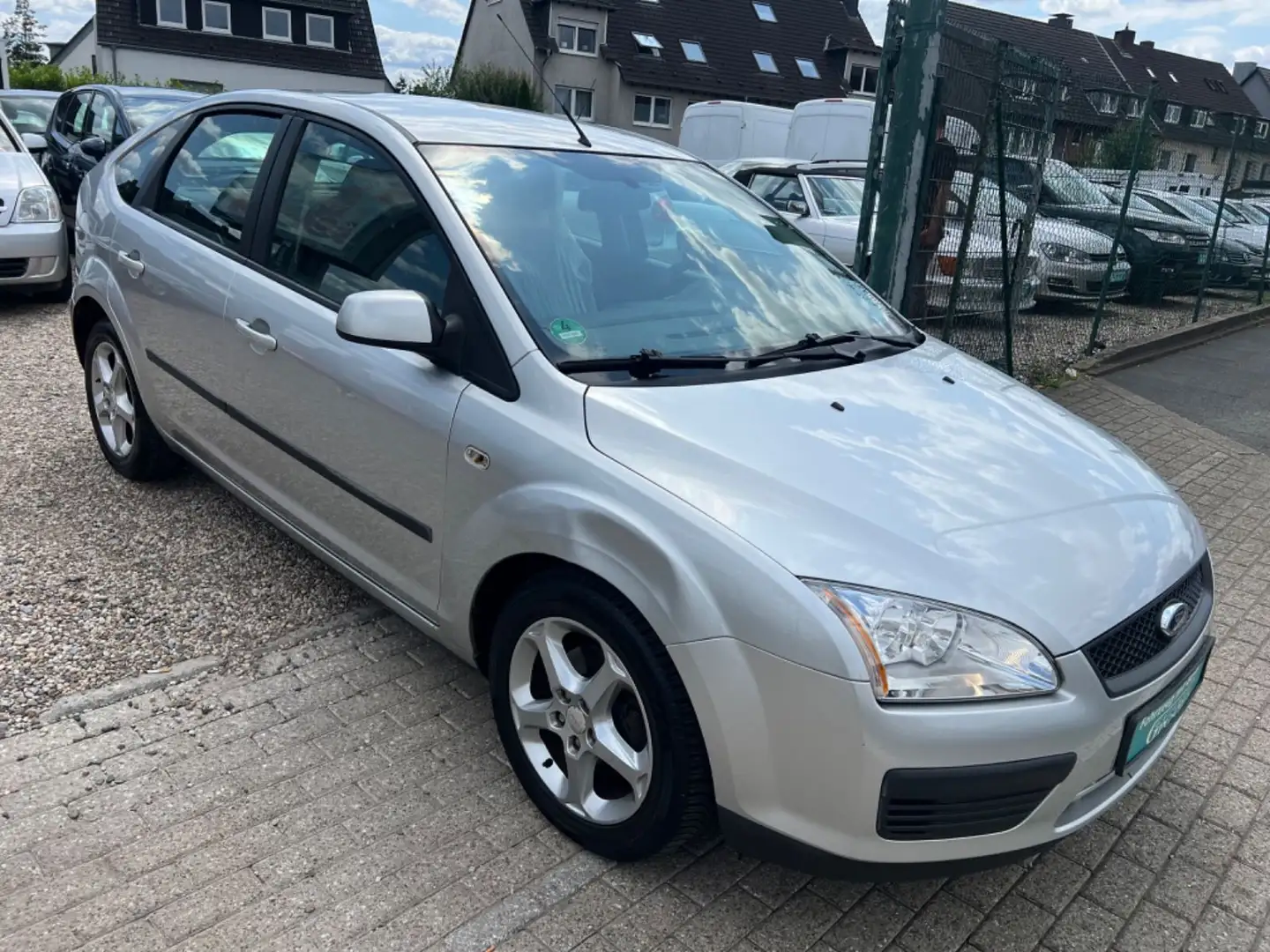 Ford Focus Lim. Fun X*TÜV NEU*2 HAND*SEHR SAUBER*TOP* Silber - 2