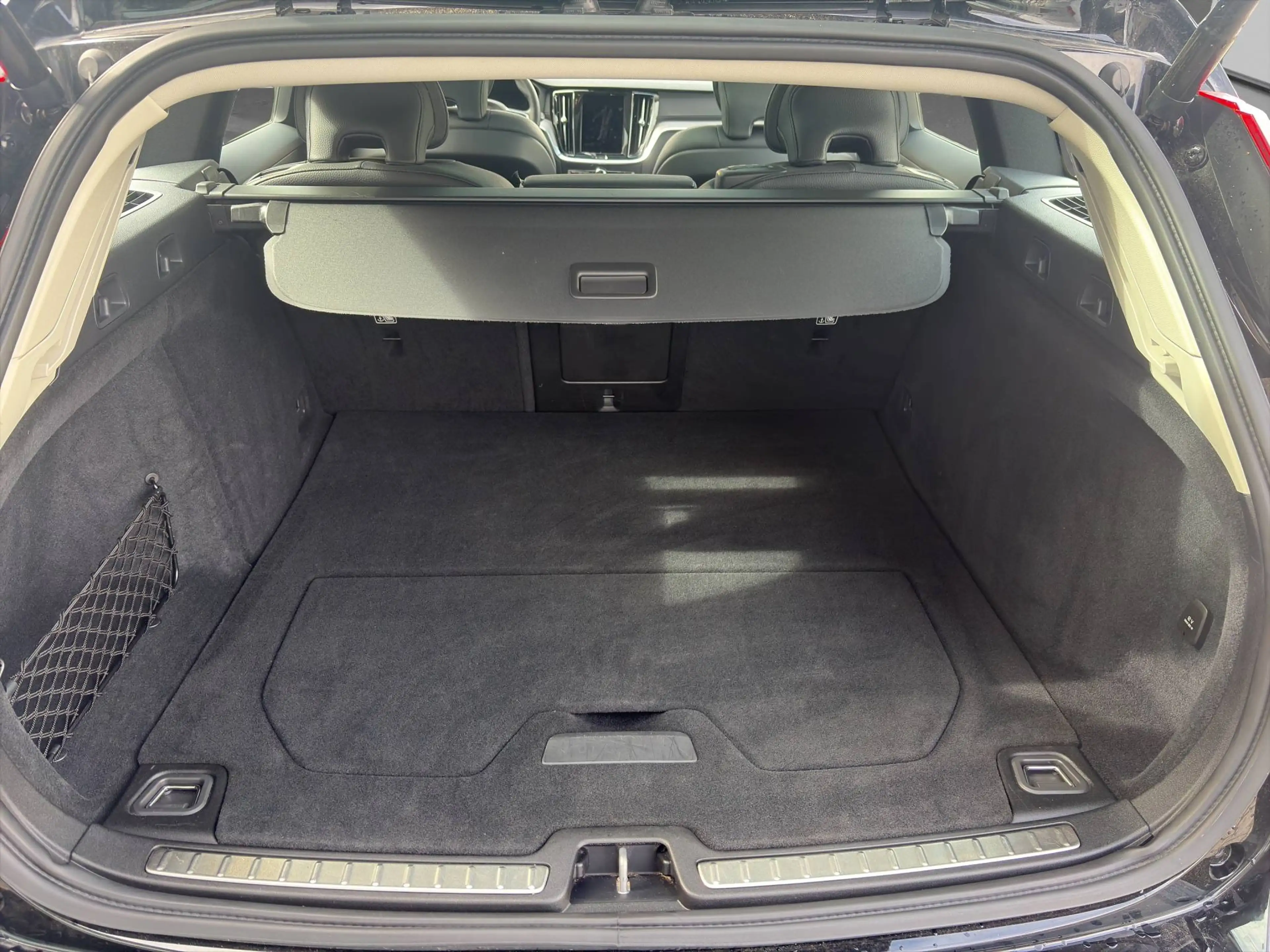 Volvo V60 Cross Country Ultimate B4 Diesel AWD — photo 10