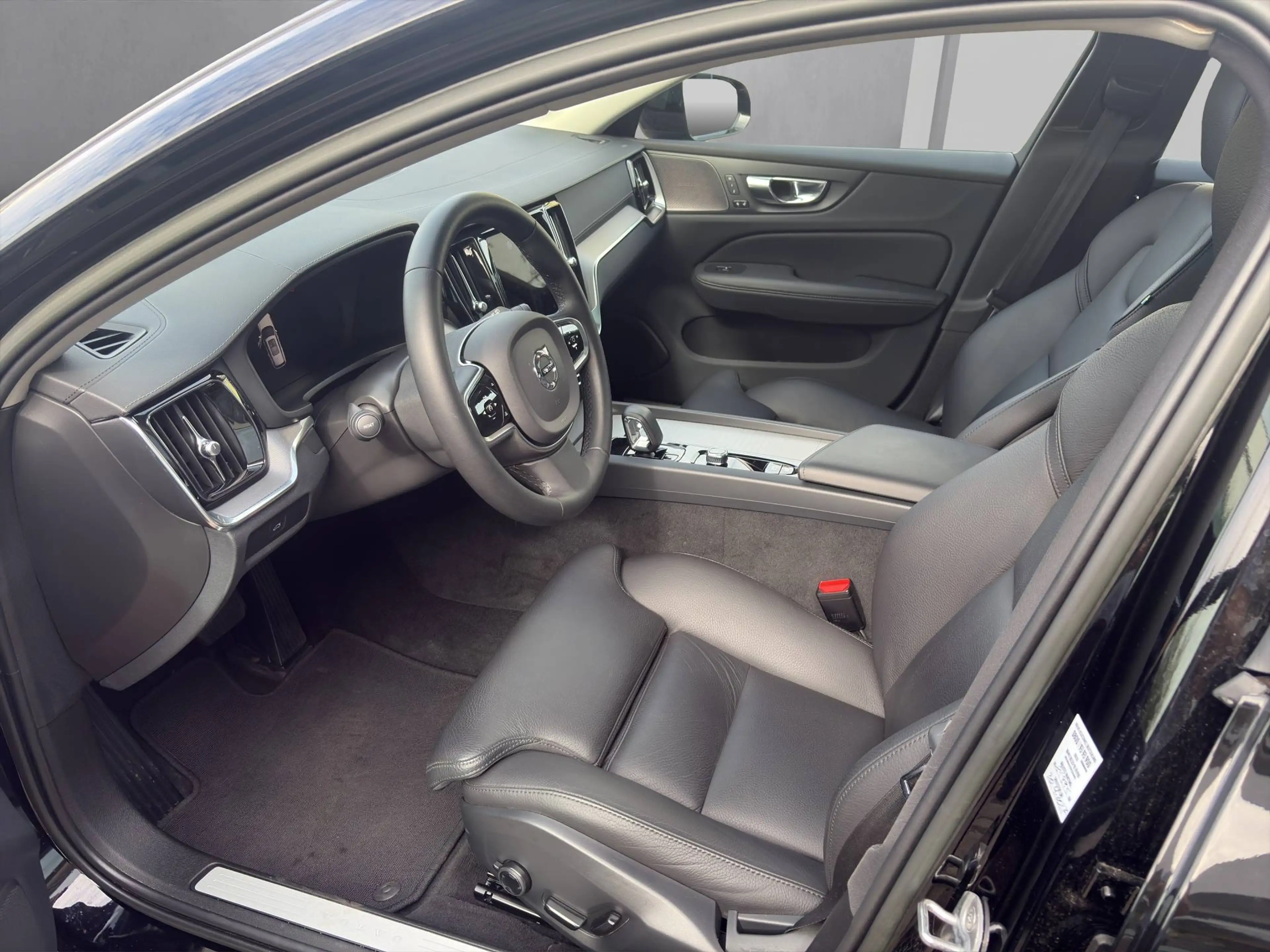 Volvo V60 Cross Country Ultimate B4 Diesel AWD — photo 15