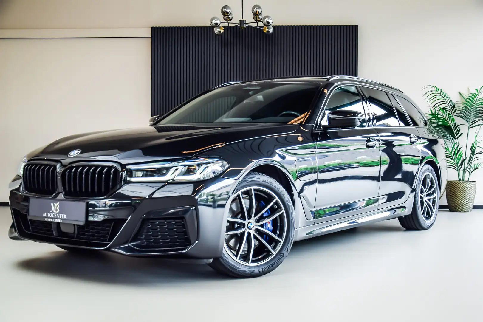 BMW 530 eA xDrive M-Sport 12/2021 - HUD, PANO, 360, ACC Zwart - 1