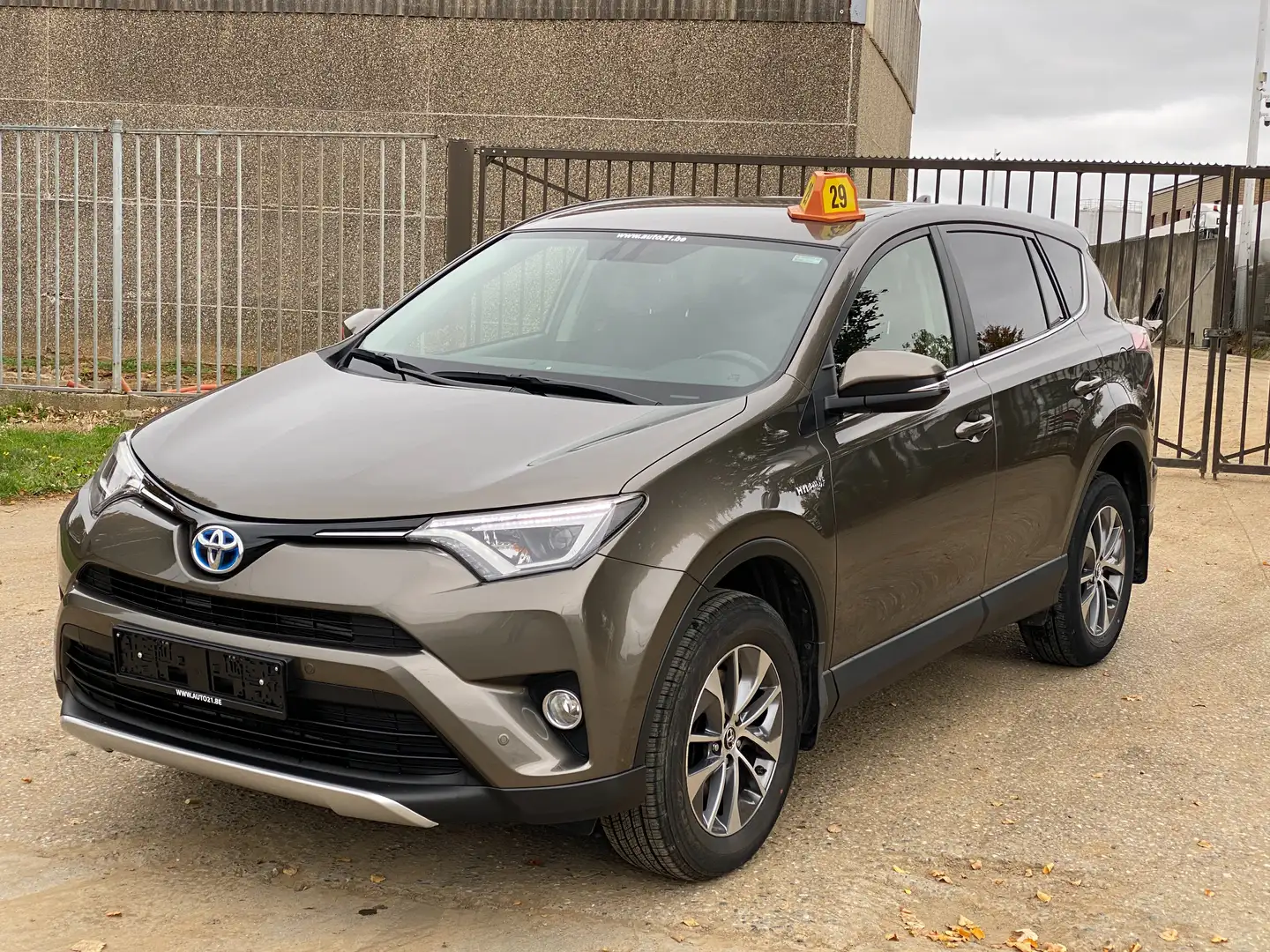 Toyota RAV 4 RAV4 Hybrid 2.5i 2WD Comfort CVT Brons - 1