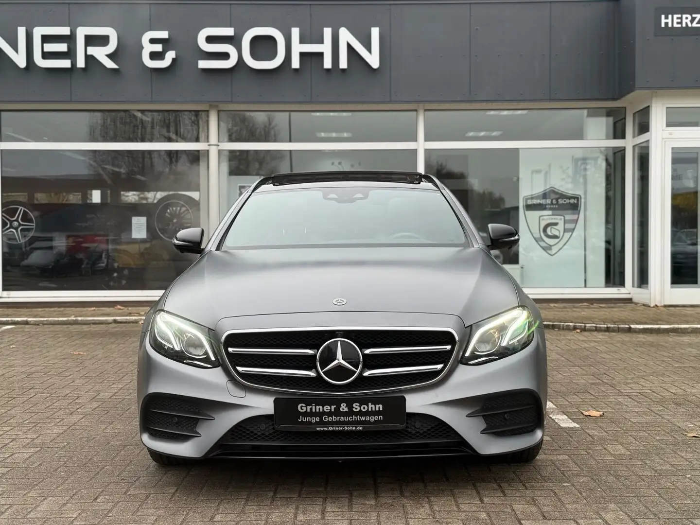 Mercedes-Benz E 300 AMG,20-Zoll,Wide,HUD,Pano,Burm,Distr,T-Win Gris - 2