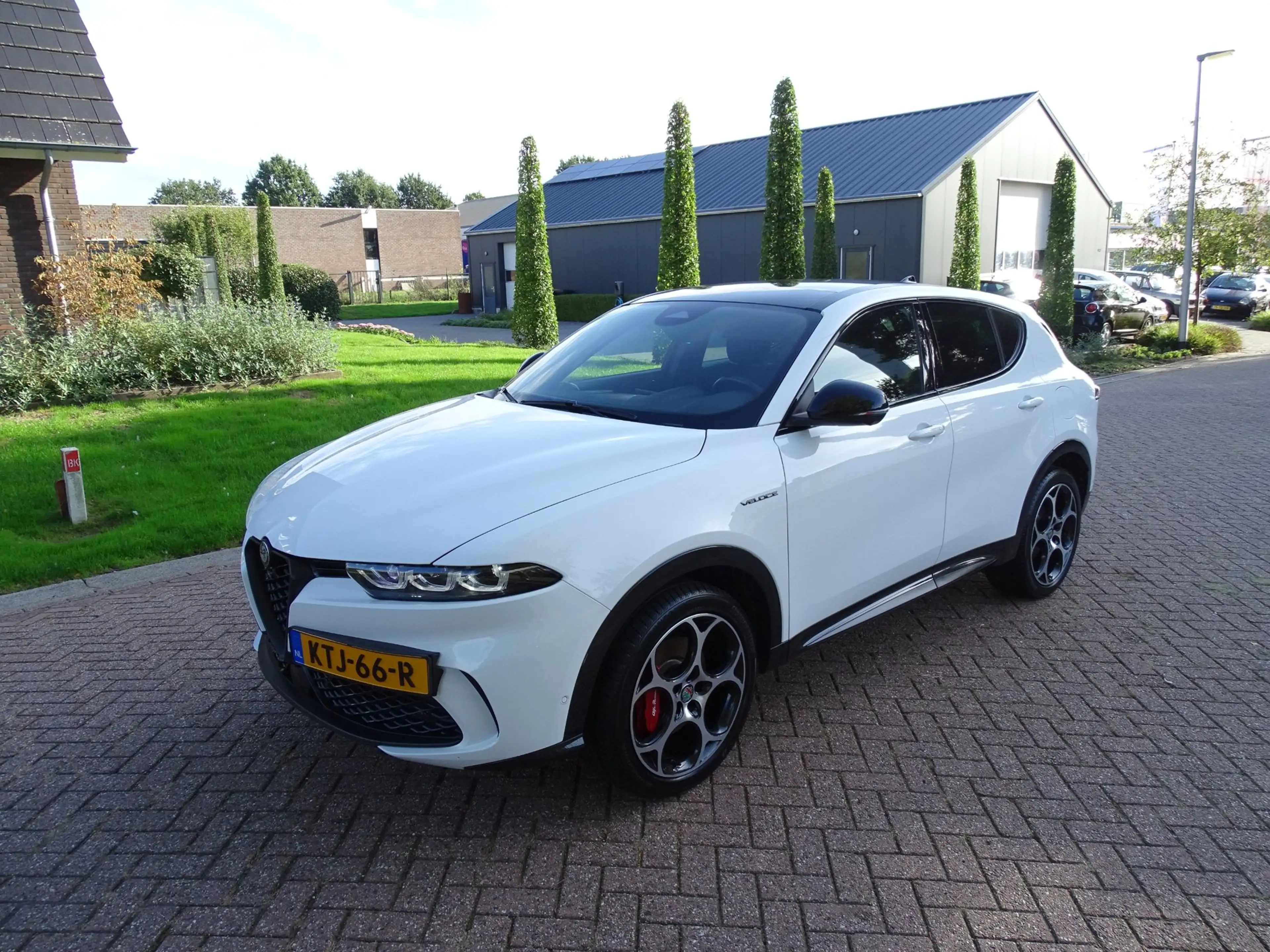 Alfa Romeo Tonale 1.3T PHEV Veloce — photo 3