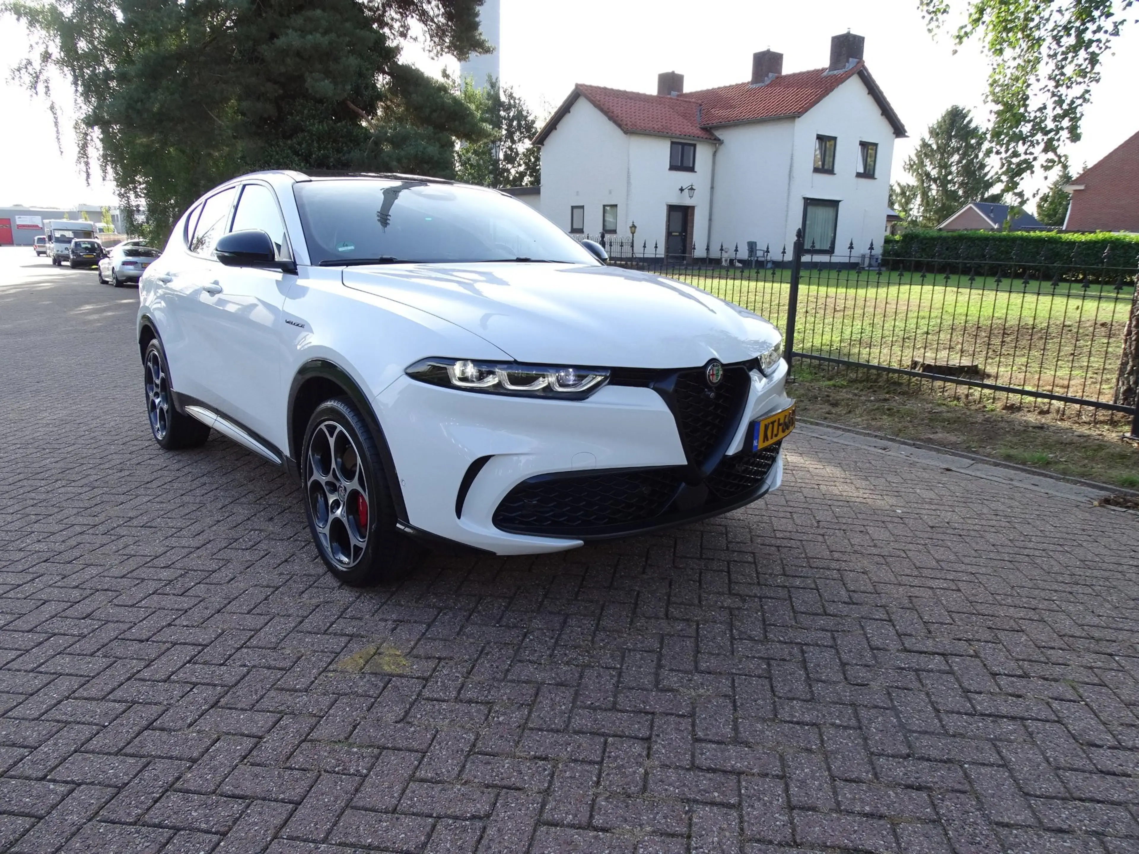 Alfa Romeo Tonale 1.3T PHEV Veloce — photo 4