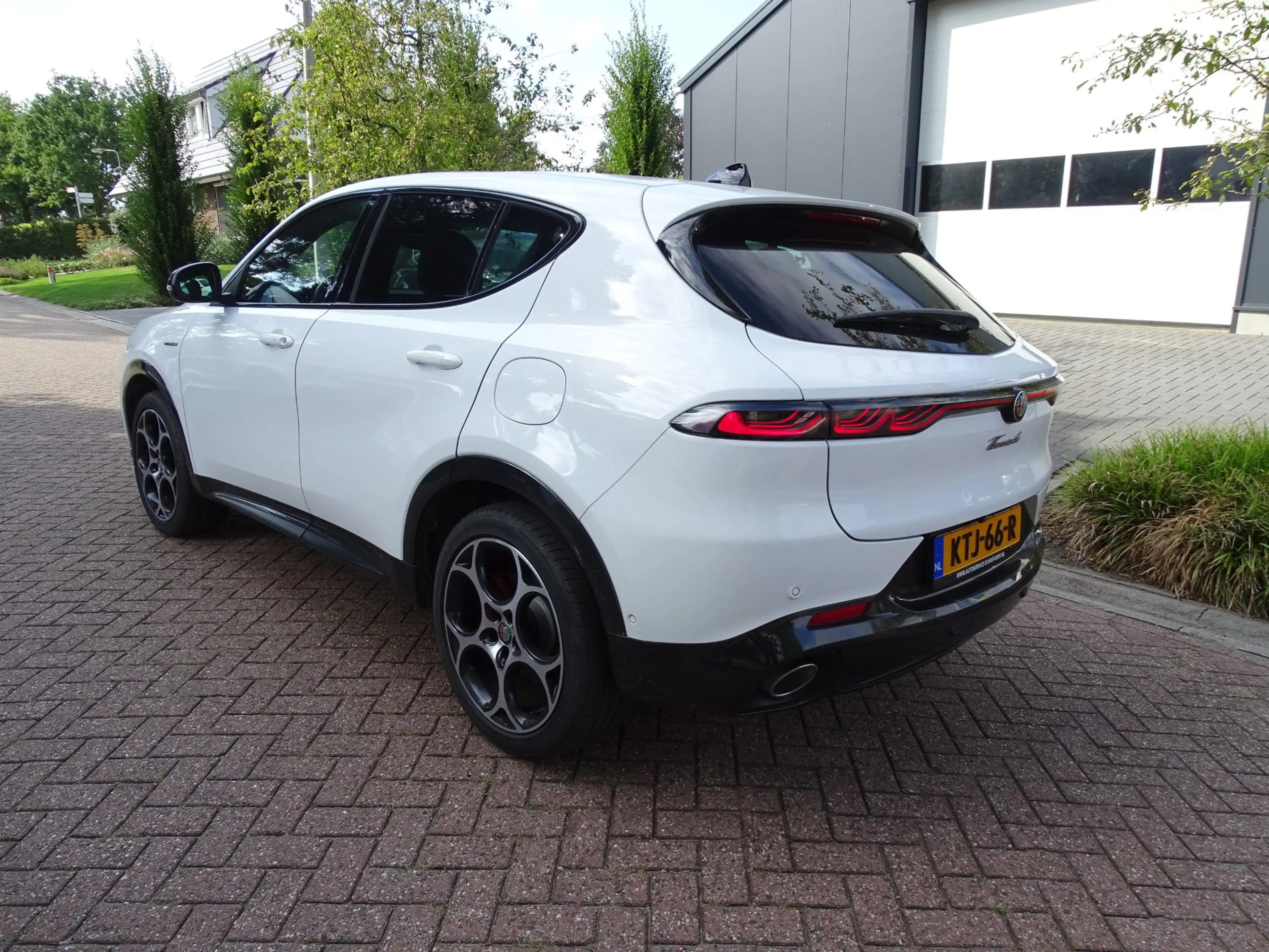 Alfa Romeo Tonale 1.3T PHEV Veloce — photo 8