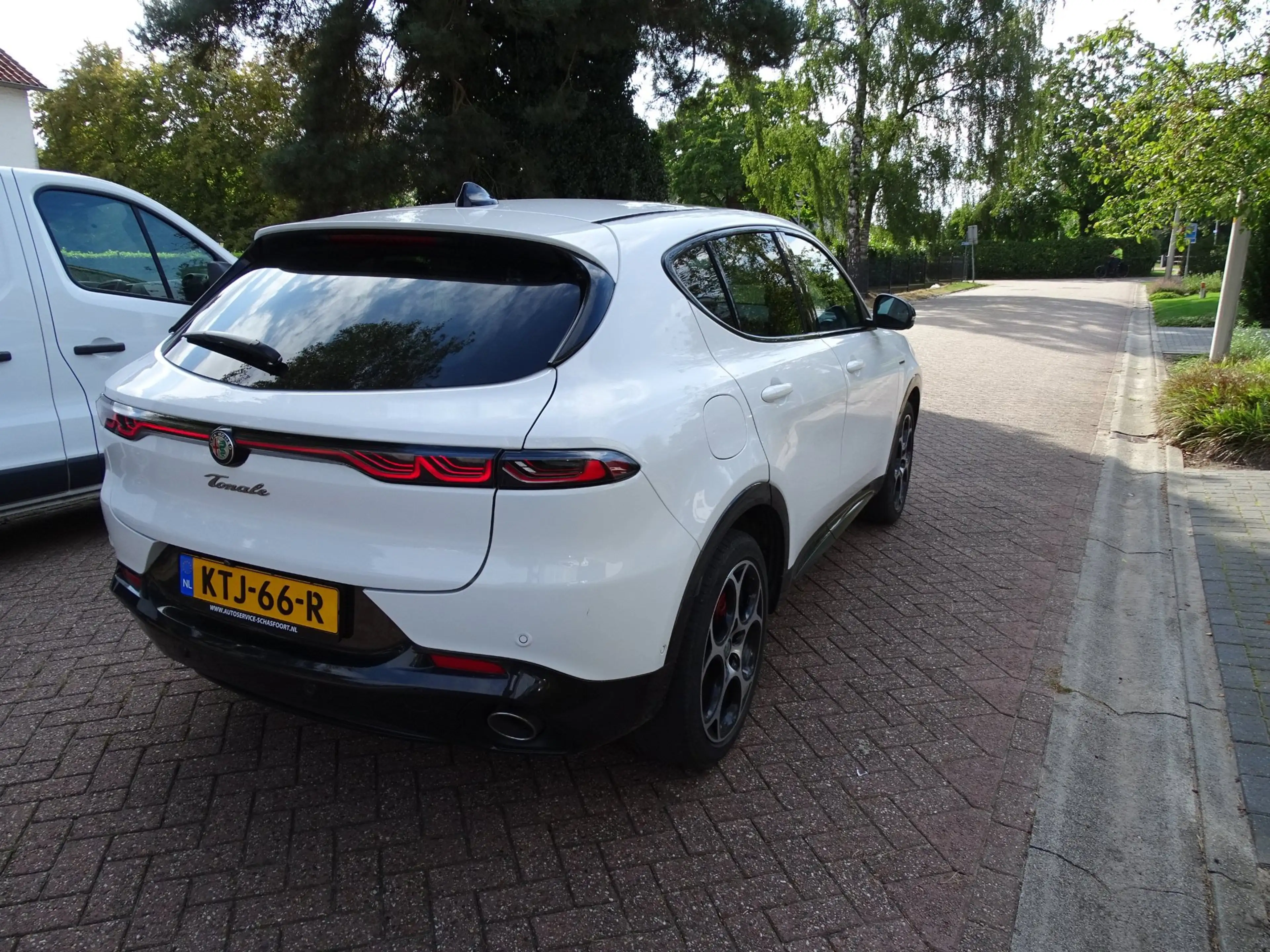 Alfa Romeo Tonale 1.3T PHEV Veloce — photo 9