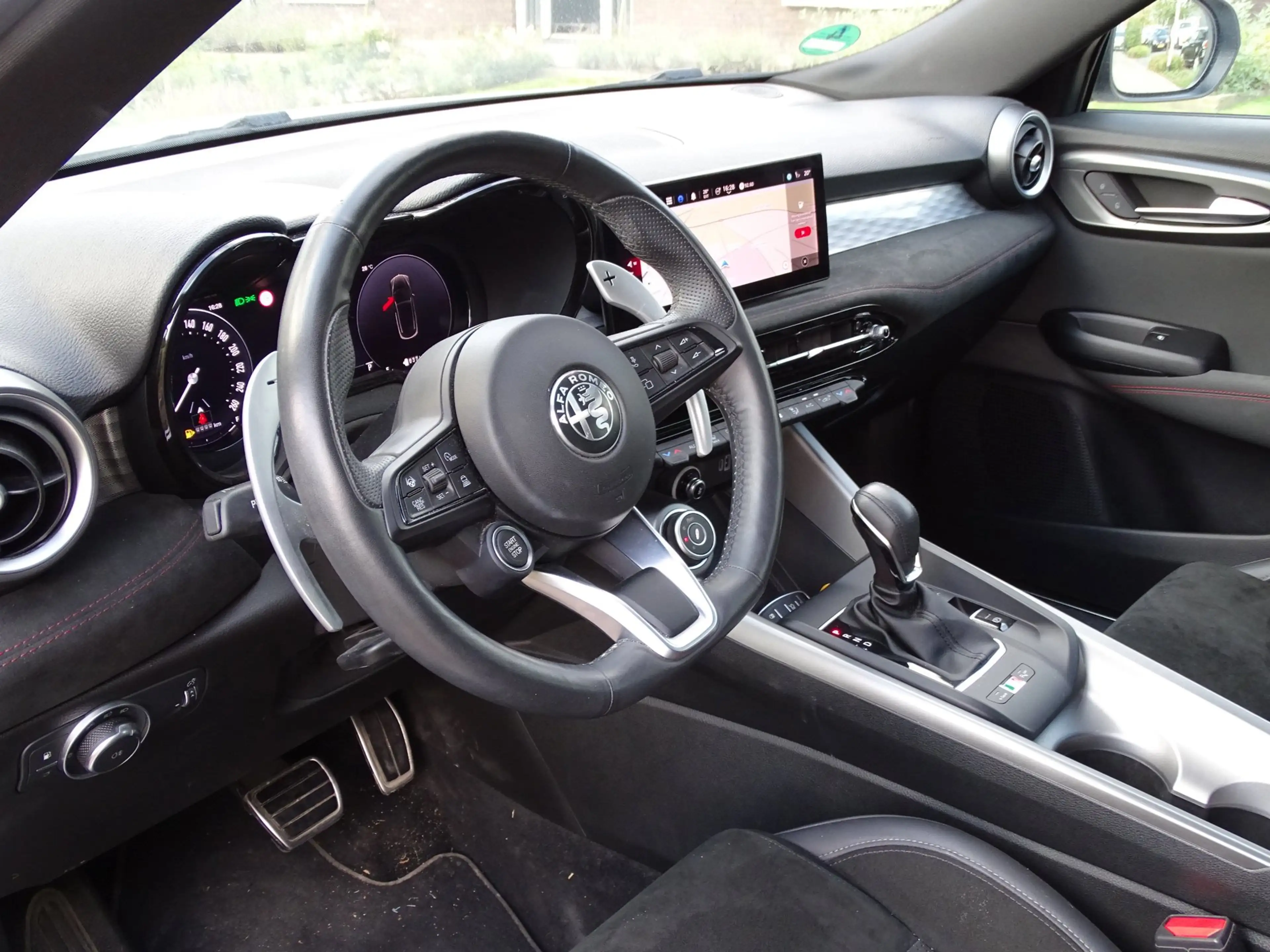 Alfa Romeo Tonale 1.3T PHEV Veloce — photo 15