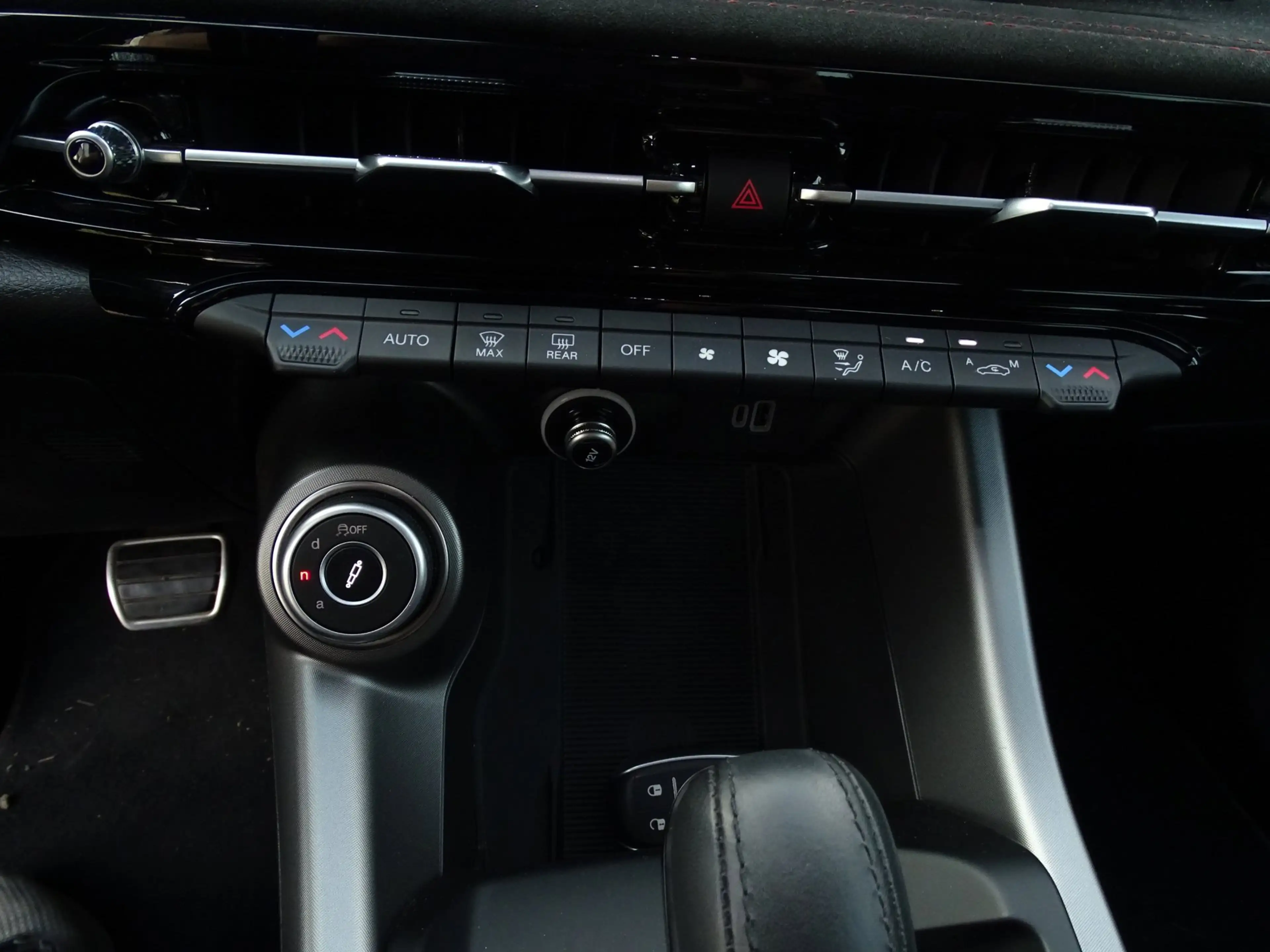 Alfa Romeo Tonale 1.3T PHEV Veloce — photo 23