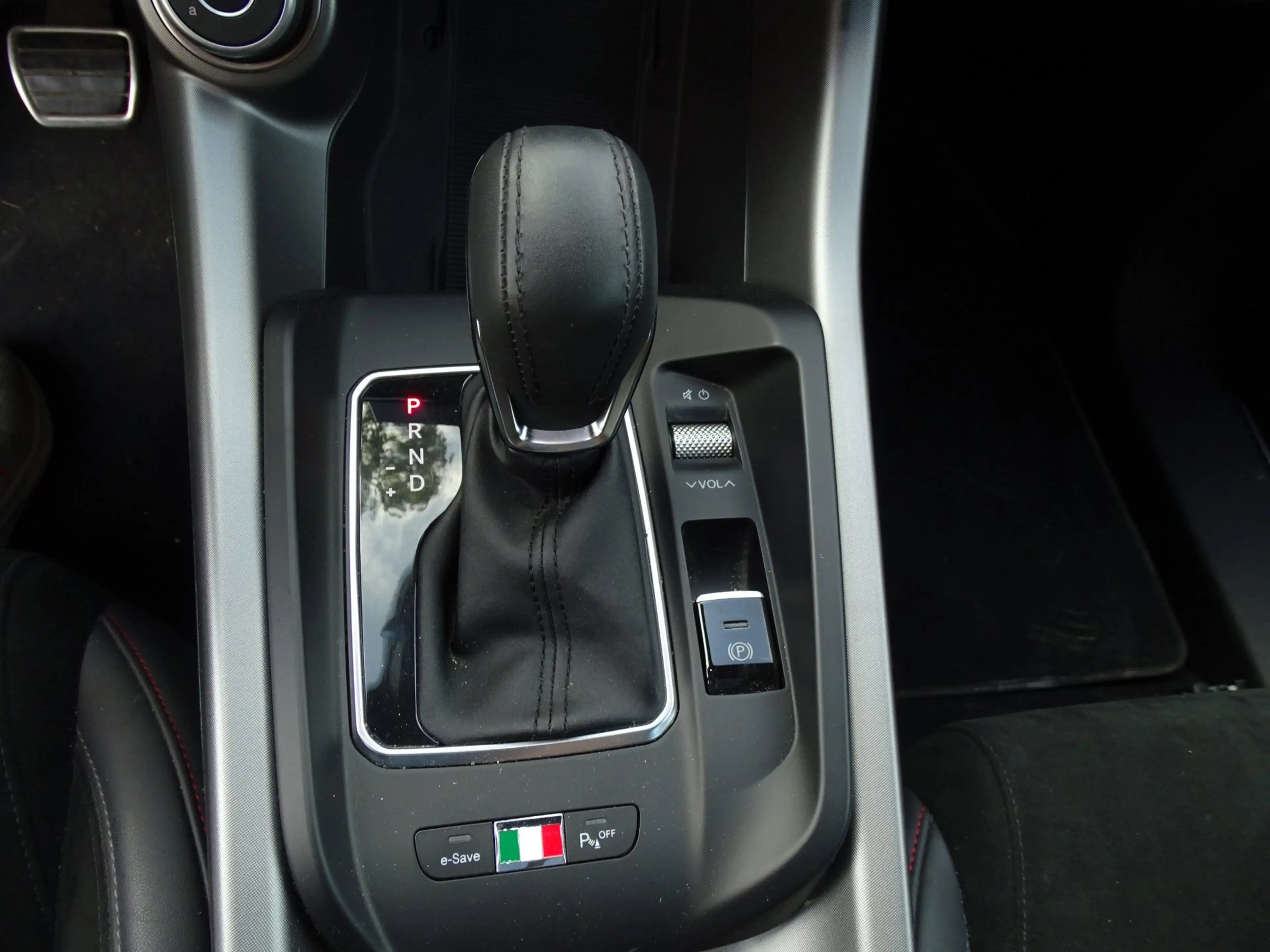 Alfa Romeo Tonale 1.3T PHEV Veloce — photo 22
