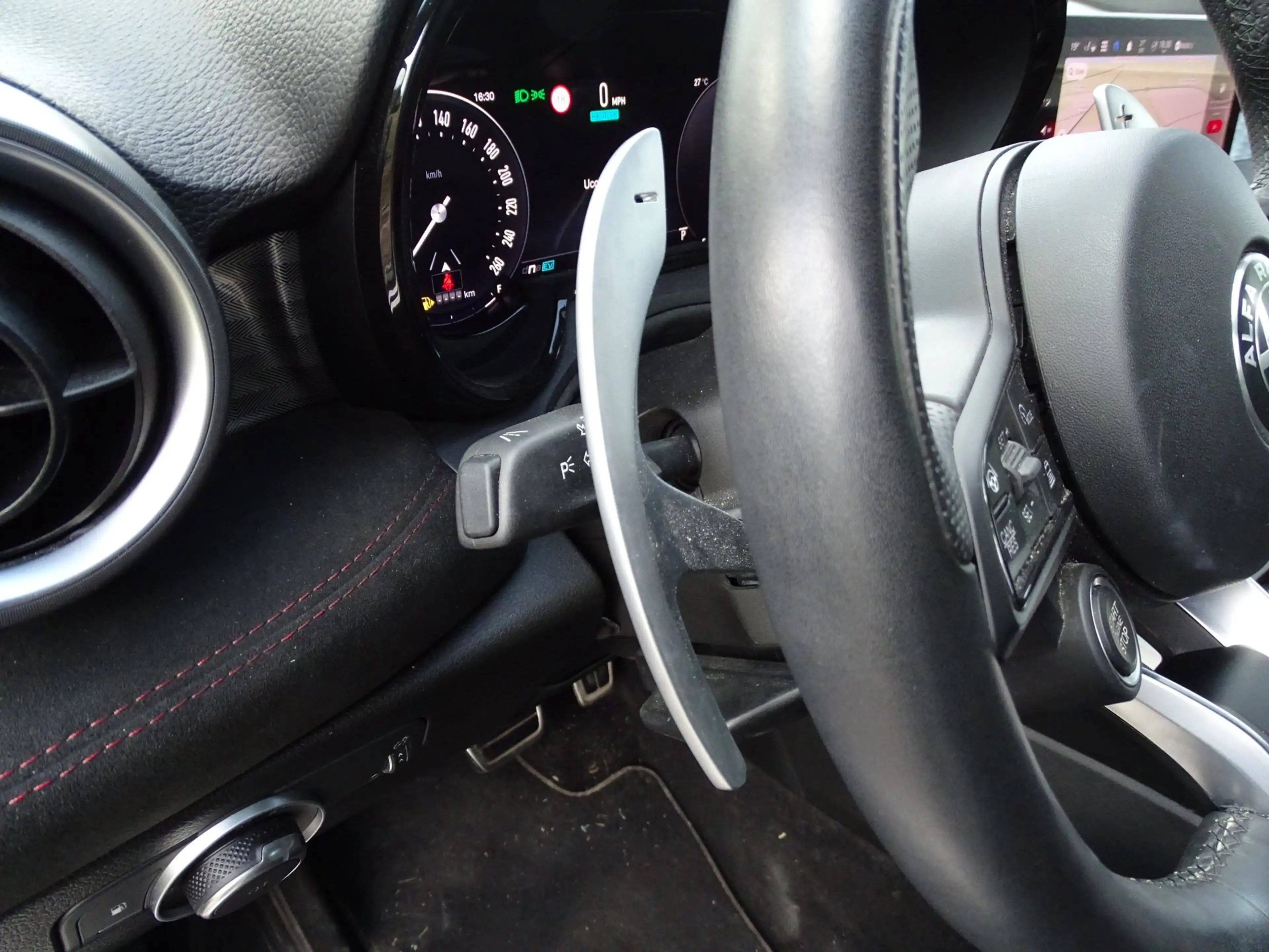 Alfa Romeo Tonale 1.3T PHEV Veloce — photo 24