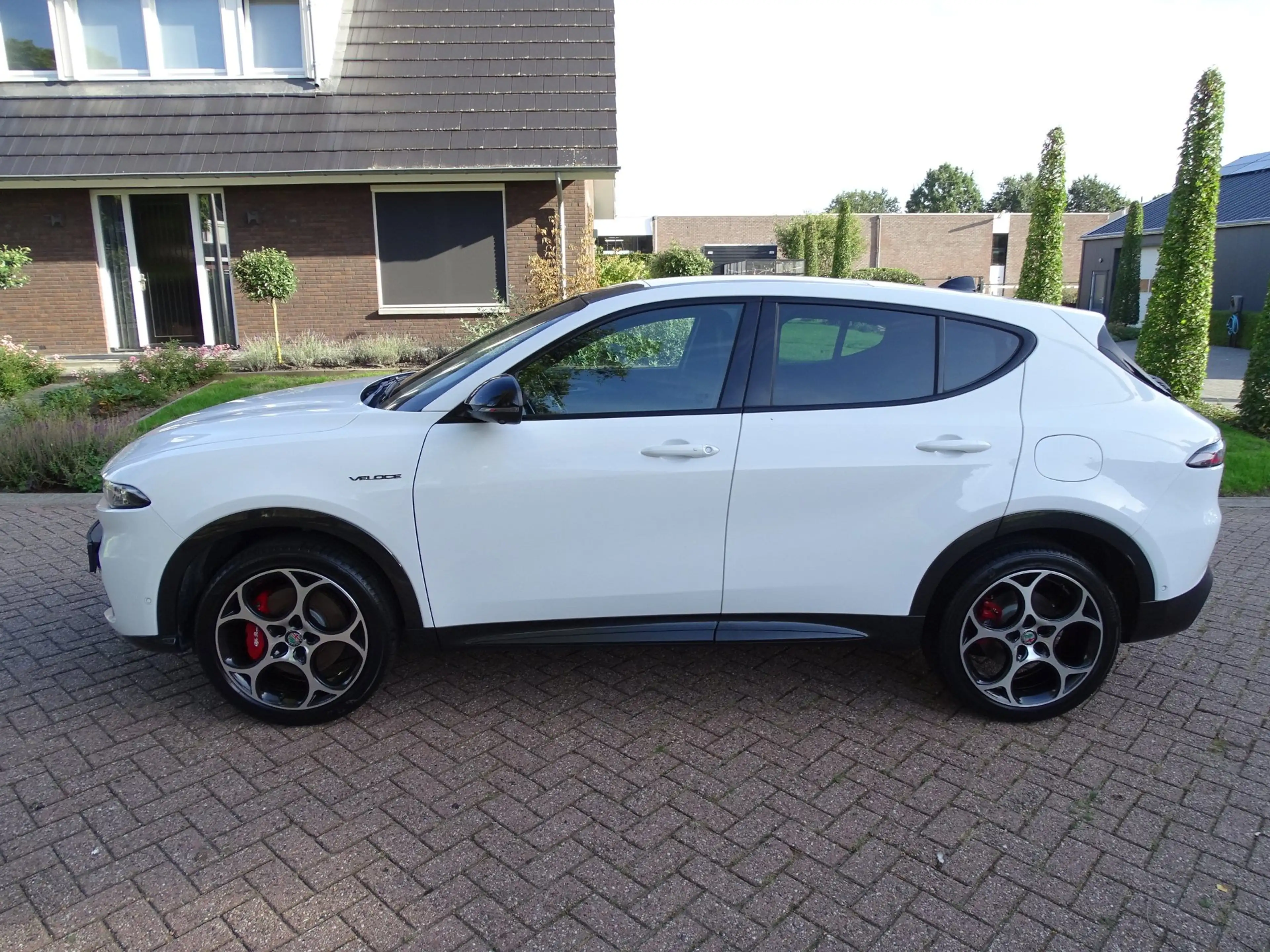 Alfa Romeo Tonale 1.3T PHEV Veloce — photo 2