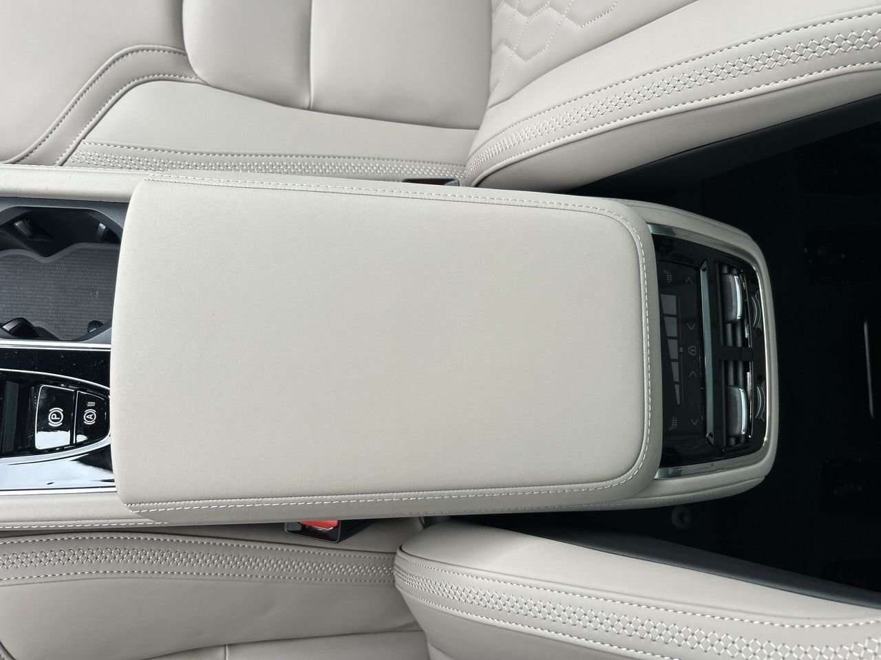 2026 Volvo XC90 Plus 7-Seater (Dark Theme) Rear Camera Washer | Ha thumb 29