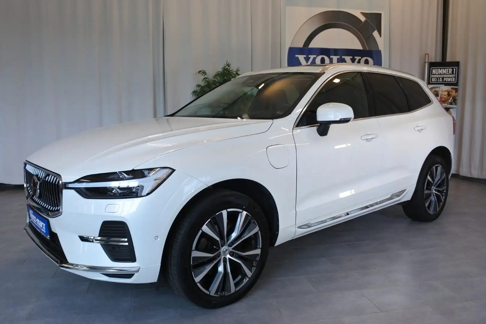 Volvo XC60 T6 Plug-In Hybrid AWD  Standheizung-Head Up Weiß - 2