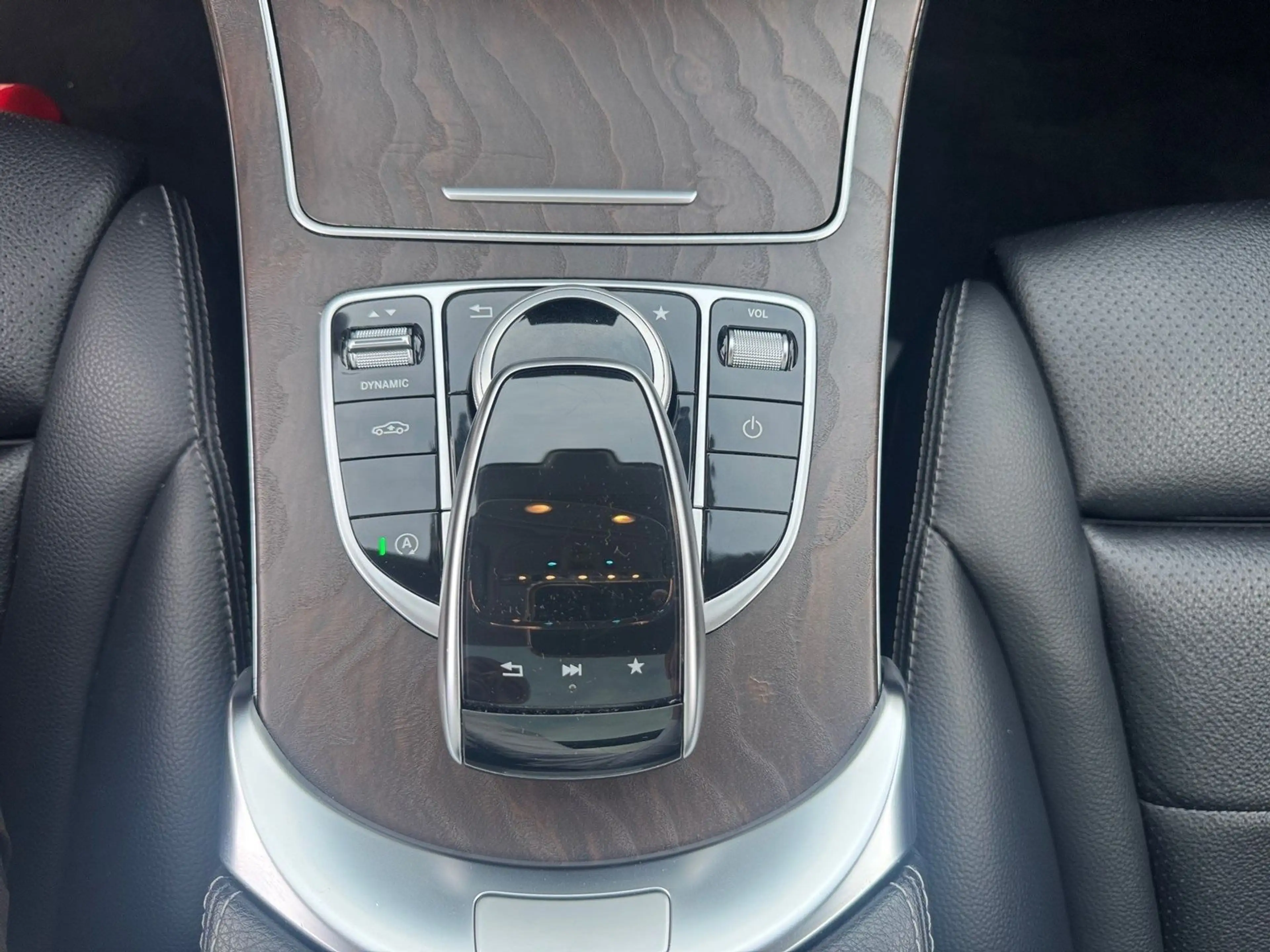 Mercedes-Benz C 400 Pano*Night*Kamera*SpAGA*AHK*Leder*LED*ACC — photo 11