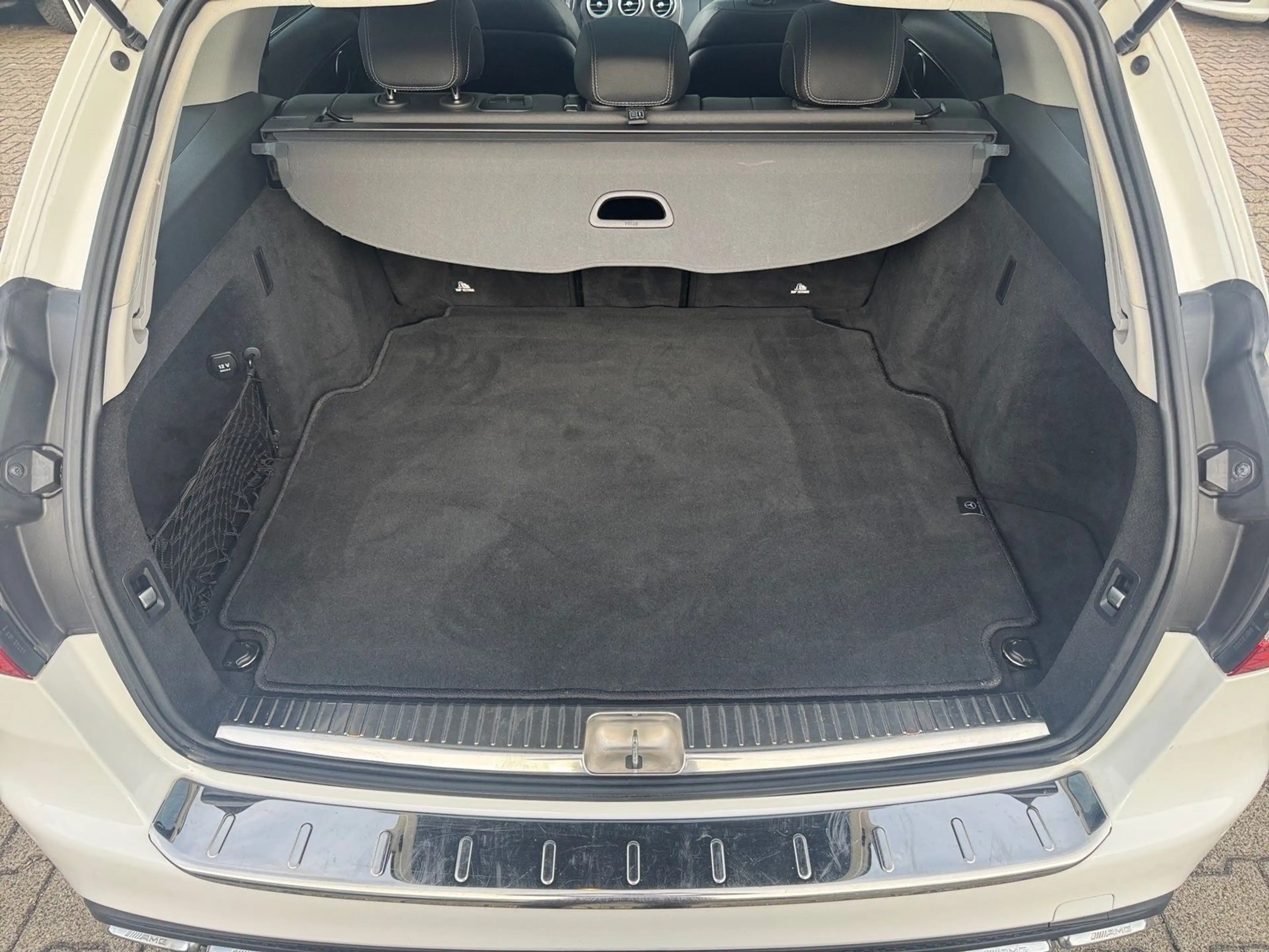 Mercedes-Benz C 400 Pano*Night*Kamera*SpAGA*AHK*Leder*LED*ACC — photo 10