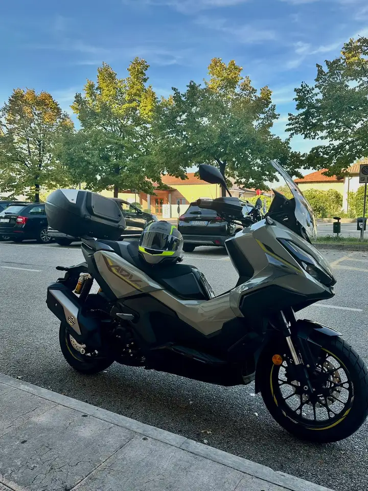 Honda ADV 350