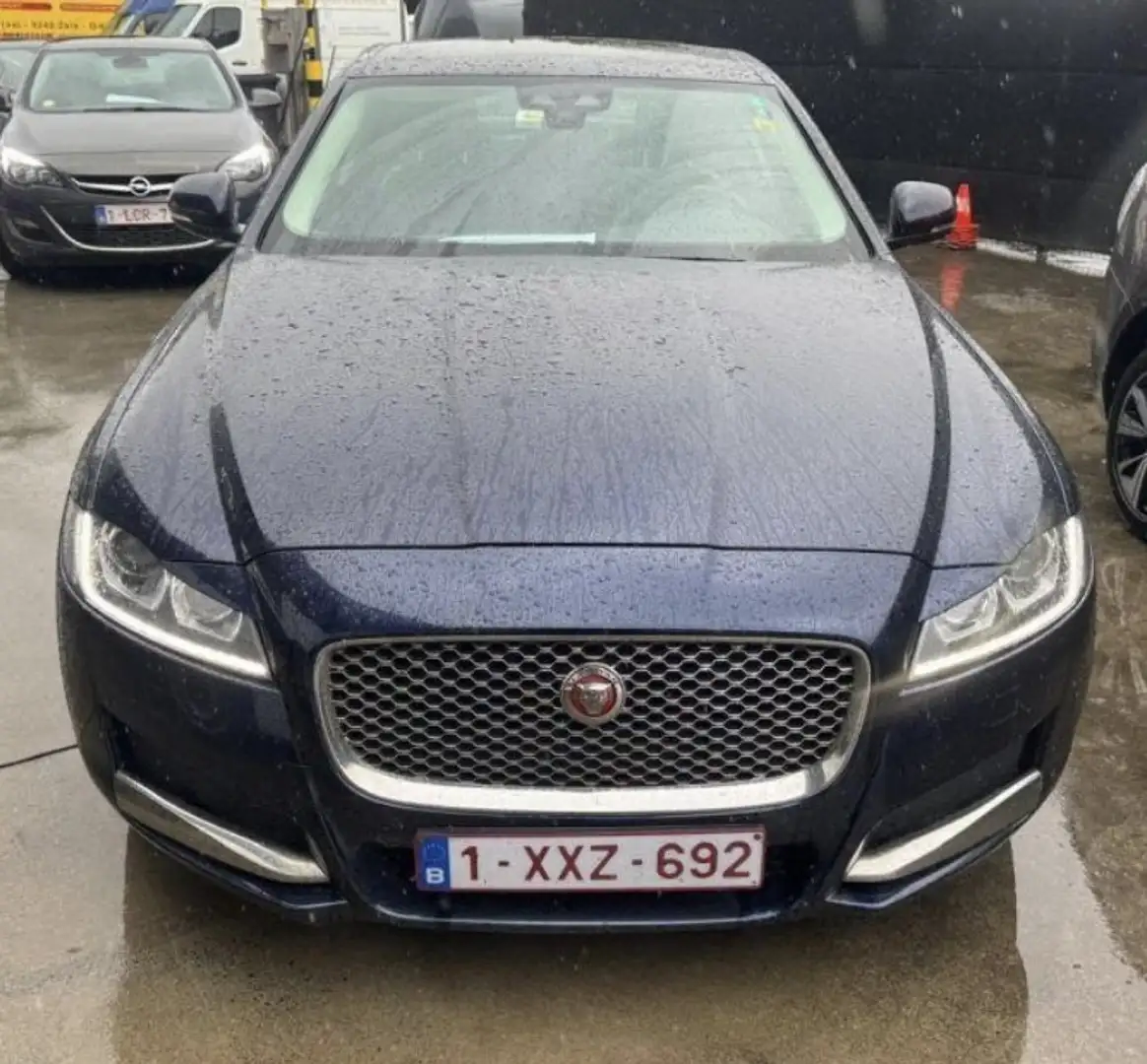 Jaguar XF 2.0 D E-Performance Prestige (EU6.2) Bleu - 1