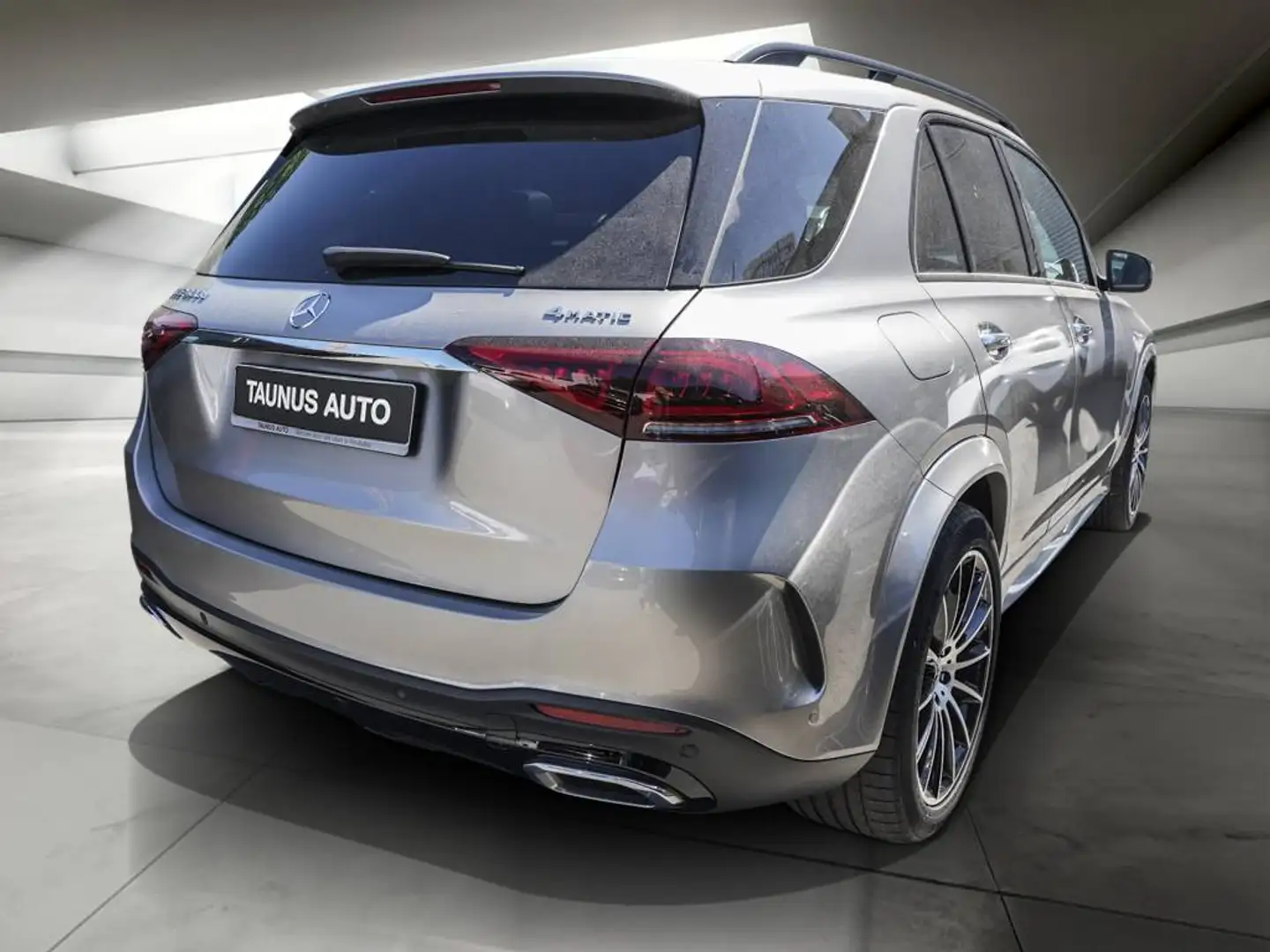 Mercedes-Benz GLE 400 d 4M AMG-LINE PANO HUD AHK DISTRONIC NIGHT Stříbrná - 2