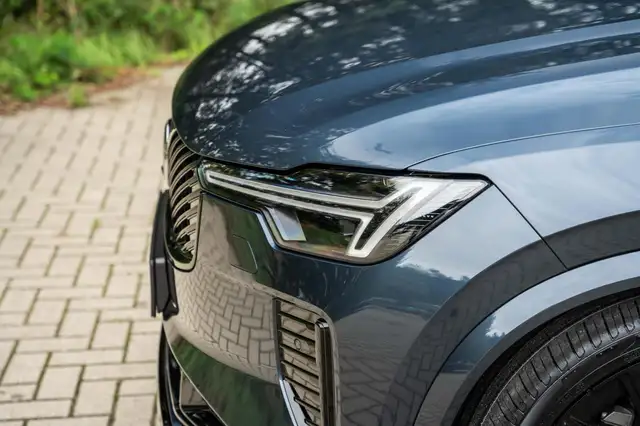 Volvo XC90 view 7