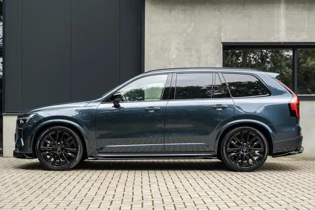 Volvo XC90 view 10