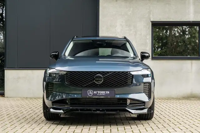 Volvo XC90 view 25