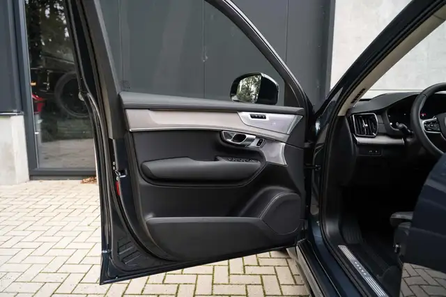 Volvo XC90 view 27