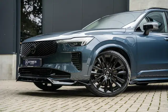 Volvo XC90 view 4