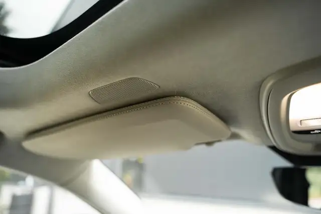 Volvo XC90 view 18