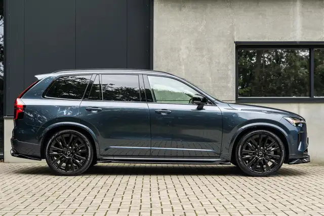 Volvo XC90 view 9