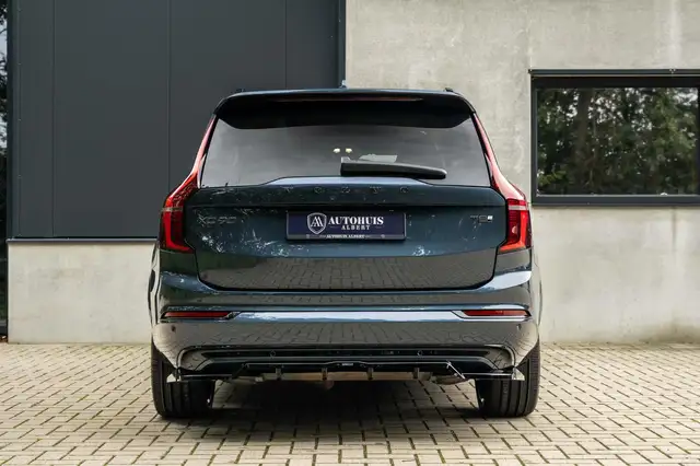 Volvo XC90 view 26