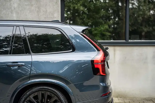 Volvo XC90 view 12