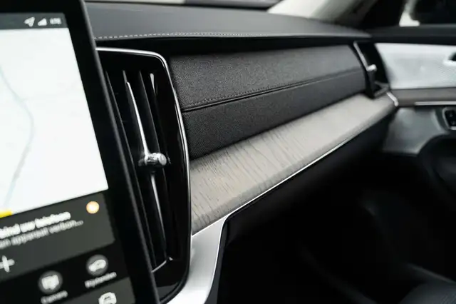 Volvo XC90 view 14