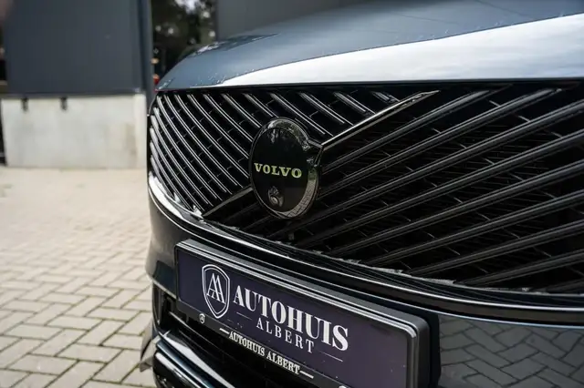 Volvo XC90 view 6