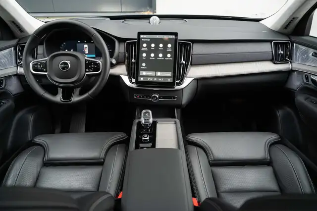Volvo XC90 view 13