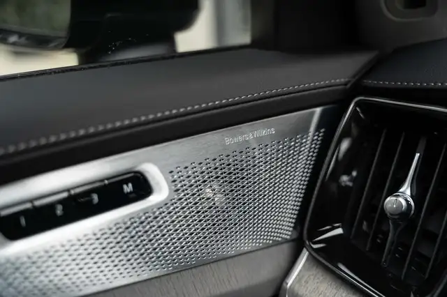 Volvo XC90 view 30