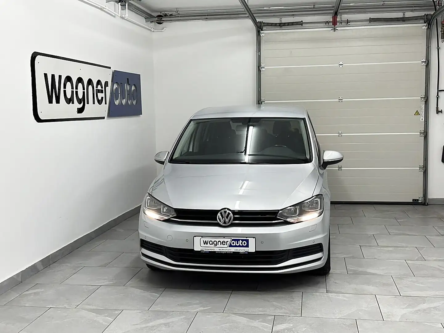 Volkswagen Touran 2,0 TDI SCR DSG. Navi/AppConnect/PDC/Abgedunkel... Argent - 1
