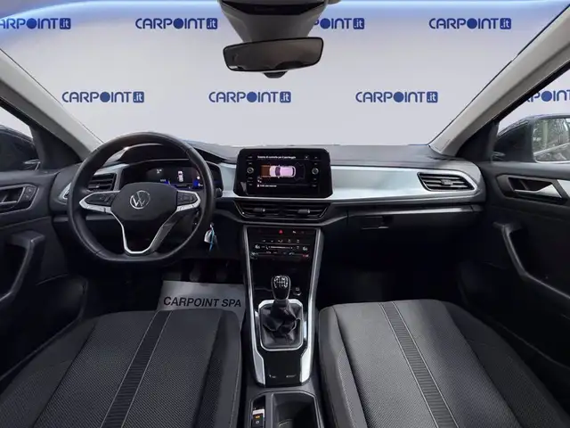 Volkswagen T-Roc view 11