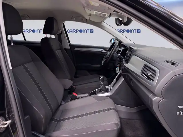 Volkswagen T-Roc view 16