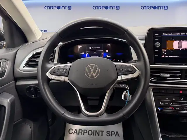 Volkswagen T-Roc view 13