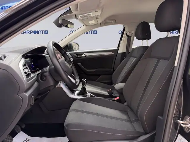 Volkswagen T-Roc view 10