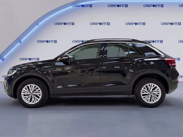 Volkswagen T-Roc view 3