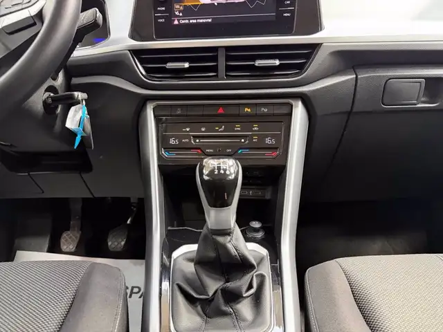 Volkswagen T-Roc view 12